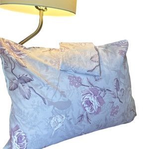 2 pillowcases. Zippered and high quality. 100% cotton